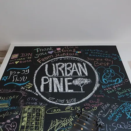Urban Pine Rooms Rom
